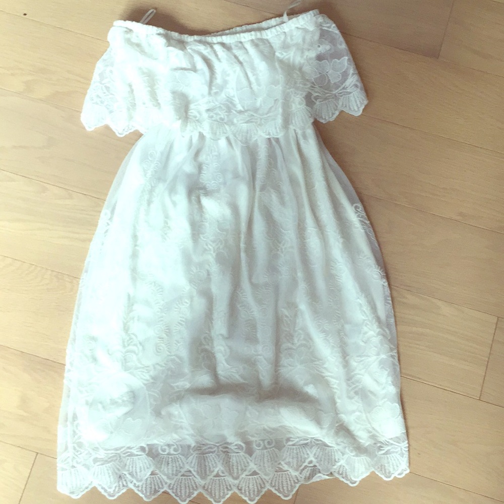 White lace strapless dress
